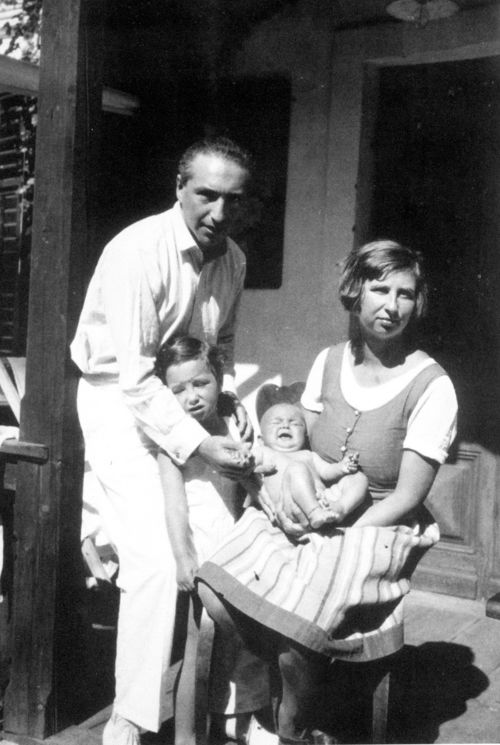 Wilhelm Reich con su primera mujer y sus dos hijos