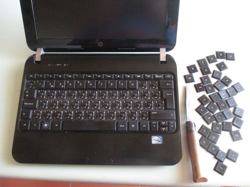 HP Mini 110 4110 en proceso de conversión a teclado DVORAK